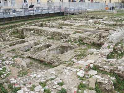 Scavata nel 1912 dall�archeologo Michele Gervasio, port� alla luce il primo originario nucleo della citt� di Bari